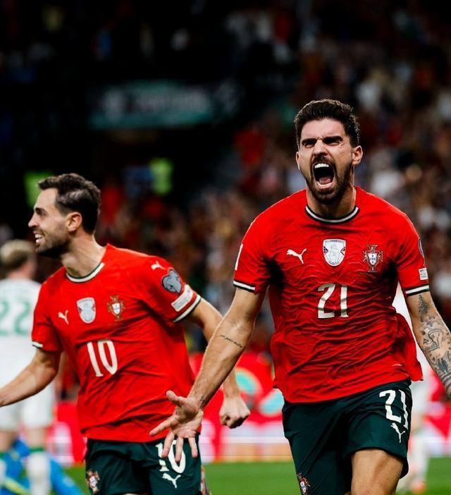 此完成了帽, 有球队距离, 意大利 此完成了帽, 有球队距离, 意大利