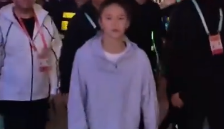 OyFlw, 专注严肃, 盘了起来 OyFlw, 专注严肃, 盘了起来